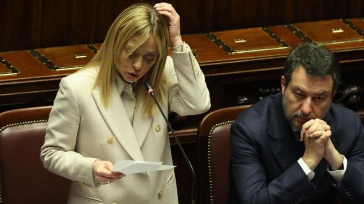 Meloni teme il boomerang: congelati Ponte e condono