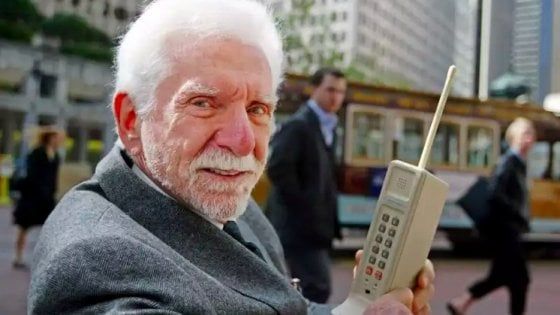 La prima telefonata da cellulare 45 anni fa: così inizio la rivoluzione mobile