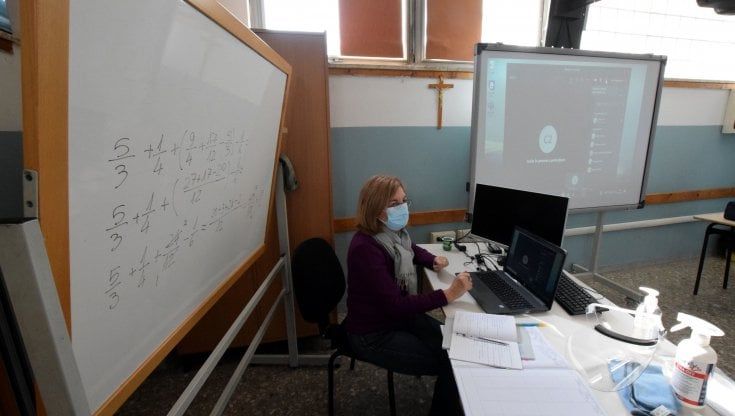 Scuola, solo il 12 per cento degli istituti pronto per la didattica mista a Bari
