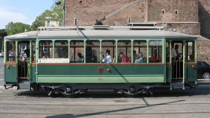 In tram da Termini a Trastevere. Il municipio: “La linea passi per l’Esquilino”