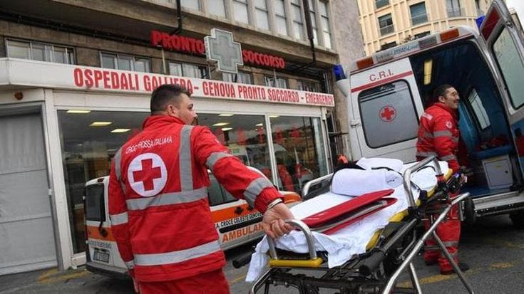 Pronto soccorso, è sempre emergenza: si tolgono le panchine per far posto alle barelle