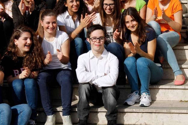 La collezione di Carmelo, duemila santini in mostra
