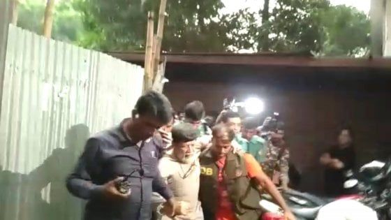 Bangladesh, attacchi ai giornalisti. In carcere famoso fotografo
