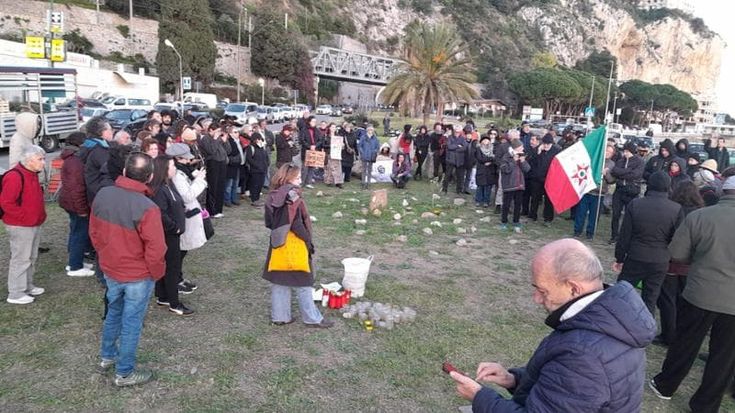 Migranti, le morti evitabili di Moussa e Ousmane, a Ventimiglia la protesta contro i Cpr