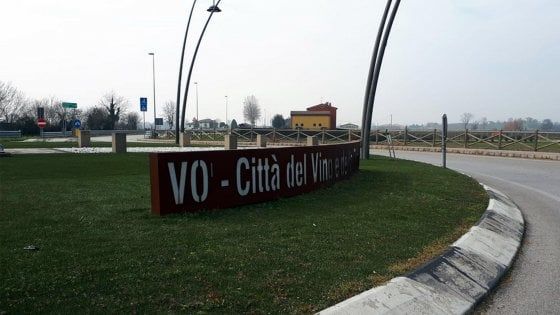 Coronavirus, Vo' Euganeo: “No allo stop, c’è da lavorare”. La lite nella chat del paese