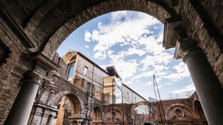 Il Castello di Rivoli “scende” in città: arte contemporanea tra strade e piazze
