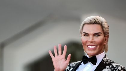 Sul red carpet spunta Rodrigo Alves, il 