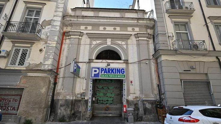 La chiesa costruita nel Cinquecento era diventata un’autorimessa: scatta il sequestro