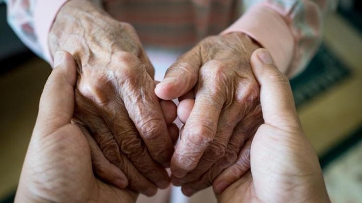 Il gender gap dei centenari: perché la longevità riguarda soprattutto le donne