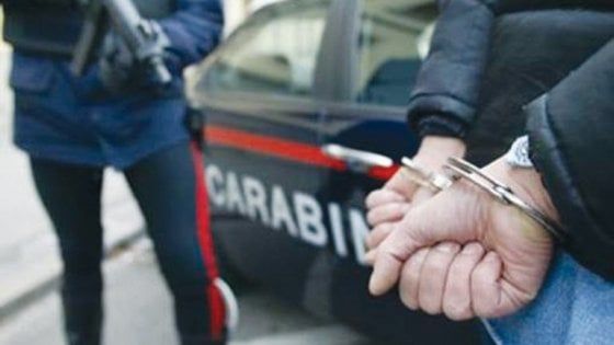 Si apposta sotto casa della ex moglie, arrestato a Firenze