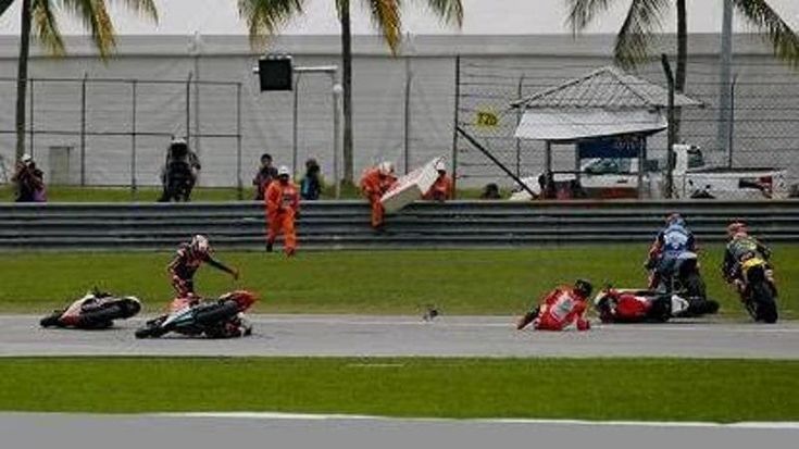 Paura in pista a Sepang, Dettwiler travolto da Rueda