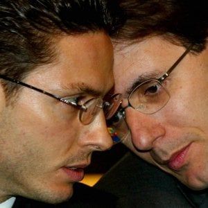 Mediaset, cda anti-ribaltone con il trasloco in Olanda. Vivendi congelata
