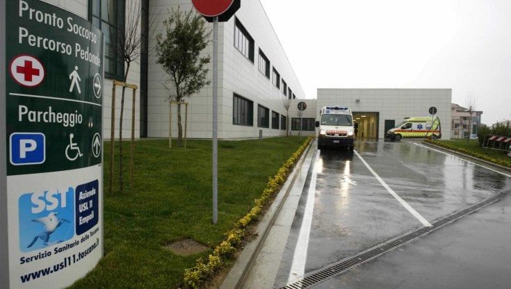 Telecamera nella doccia: 100 infermiere spiate nello spogliatoio dell'ospedale di Empoli