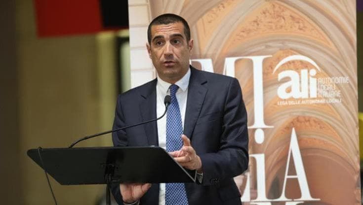 Bollo auto, de Pascale: “Fatta così l’esenzione è misura elettorale, priorità è salvare la sanità”