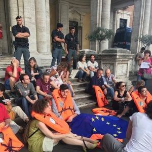 Roma, presidio contro i porti chiusi: "Questi disperati hanno già subito troppa violenza"