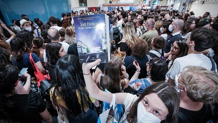 Salone, cresce la febbre del libro: code a perdita d’occhio e vendite in aumento anche del 50 per cento