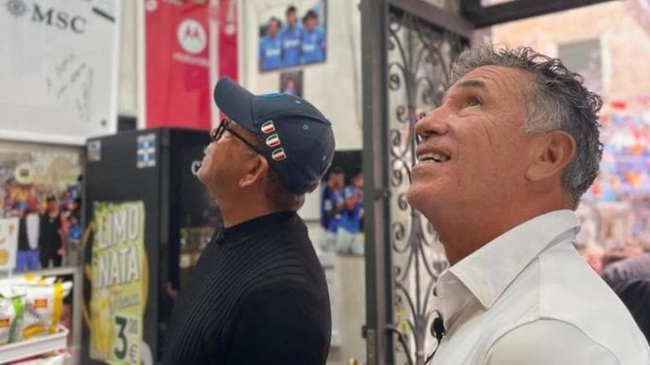 Napoli, Careca e Alemao in visita al murale di Maradona ai Quartieri Spagnoli