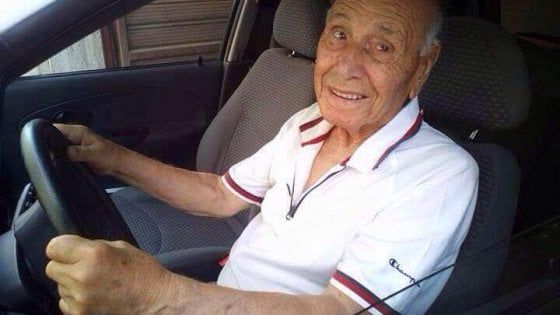 Putignano, a cent'anni rinnova la patente di guida: "Adoro i motori. E mi sento benissimo"