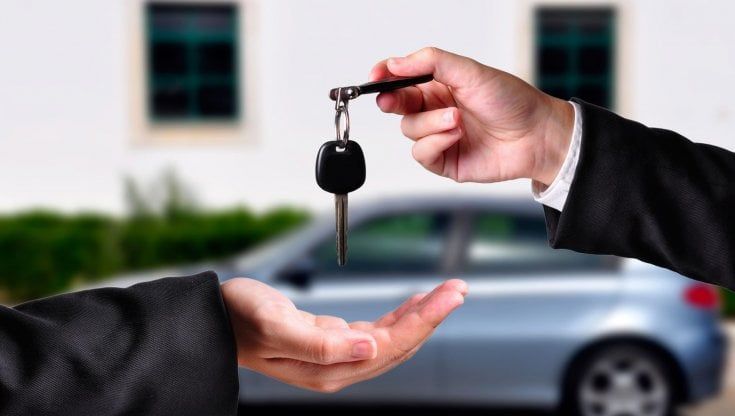 Acquistare, noleggiare o condividere un’auto? Ecco cosa bisogna sapere