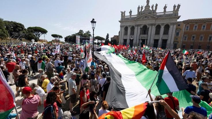 “Blocchiamo tutto”. Il popolo pro Pal torna in corteo: “Stop agli accordi con Israele”