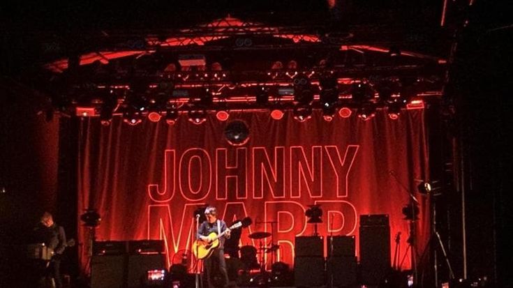 Johnny Marr conquista l’Estragon con i grandi classici degli Smiths e con i suoi brani