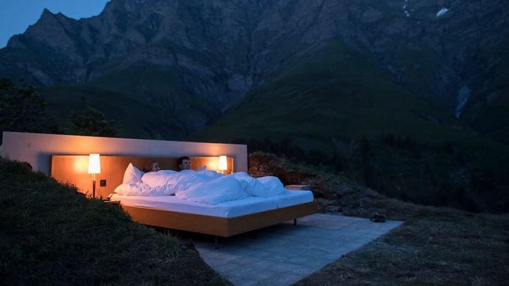 Nel lusso ma sotto le stelle, in Svizzera la stanza d'hotel è a cielo aperto. Con tanto di maggiordomo 
