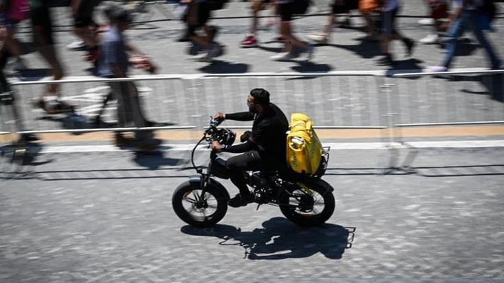 Allerta rider: “Moriamo di caldo o di fame”
