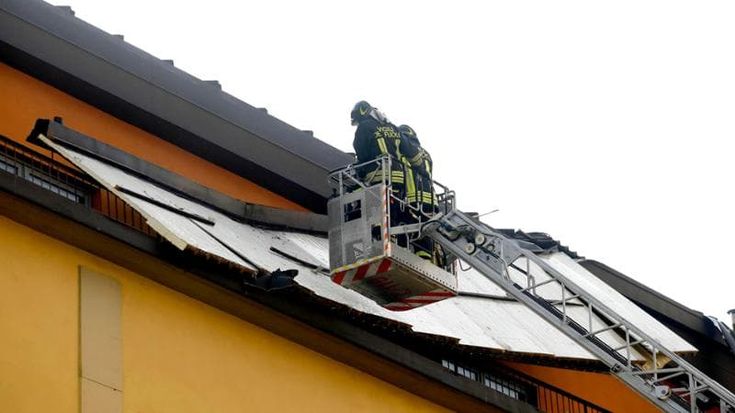Continua l’allerta arancione su Milano e Lombardia: la città paga altri danni ai nubifragi d’estate