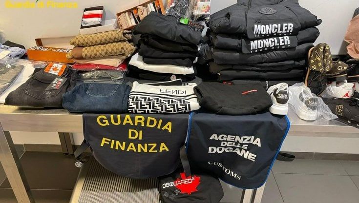 Marchi falsi, al Marconi sequestrate 3,5 tonnellate di merce contraffatta nel 2022