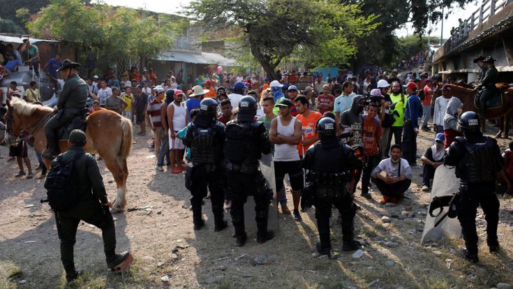 “Pronti a sparare per Maduro”. Le milizie in lotta per il regime