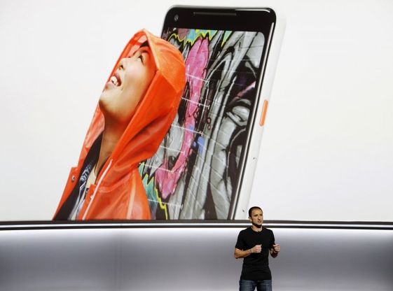 Non solo Pixel 2: Google presenta la sua famiglia 'smart'