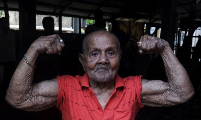 India, muore a 104 anni l'Hercules tascabile: leggenda del body-building
