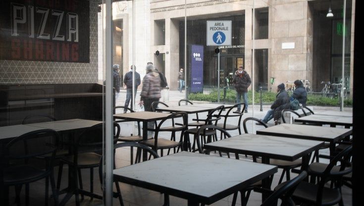 Covid, in zona rossa scuole aperte fino in prima media da dopo Pasqua. 'Sospese' le zone gialle fino al 30 aprile. Lazio in arancione, Toscana e Calabria in rosso