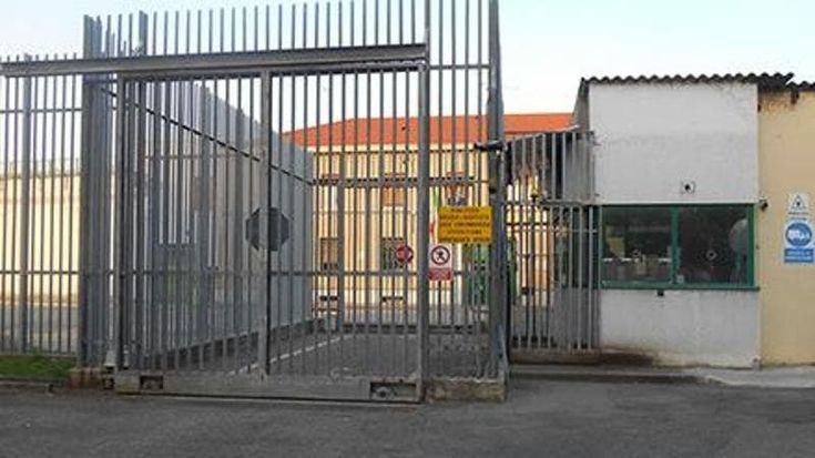 Si uccise in carcere con i lacci delle scarpe, il giudice: “Indagate ancora”