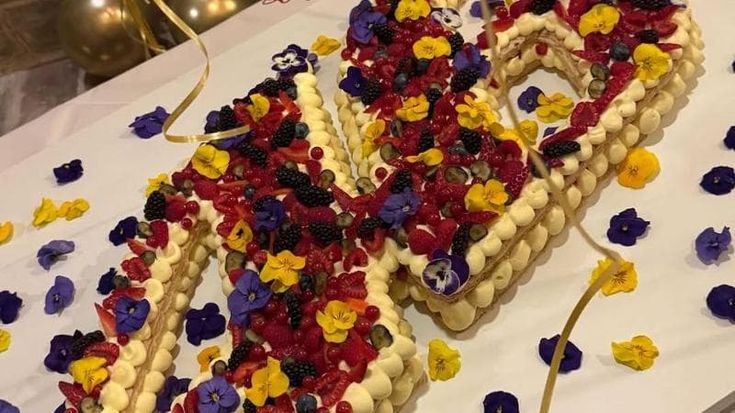 Valentino Rossi compie 46 anni: la festa a Santarcangelo di Romagna con Bagnaia e Cremonini
