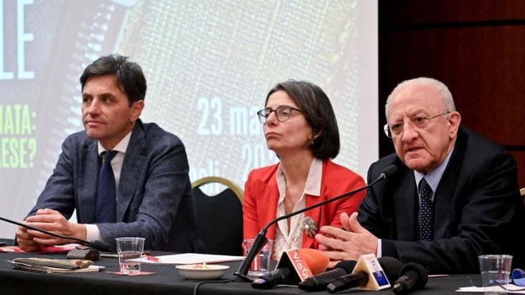 Circumvesuviana, De Luca dopo i disservizi: “Rispettare i pendolari e organizzare meglio il servizio, sulla gestione chiedete all’amministratore Eav”