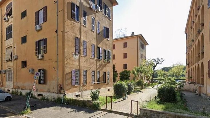 Pesta l’anziana madre per rubarle la pensione: “Dammi il bancomat”
