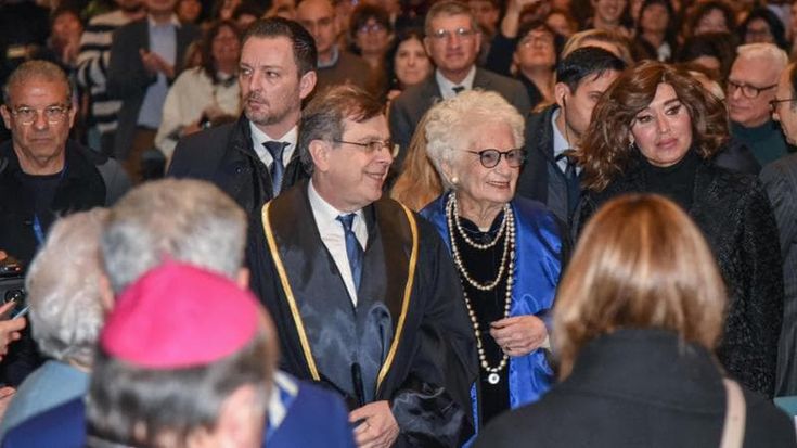 Liliana Segre in Statale per la laurea honoris causa: “Di fronte al nuovo antisemitismo anche oggi chiedo, come da bambina, perché non devo uscire e farmi vedere”