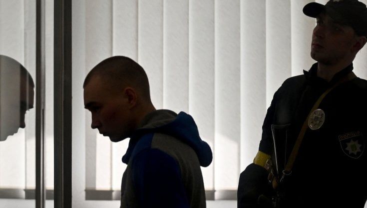 "Cosa ti aveva fatto mio marito?", "Ti chiedo perdono": al processo di Kiev l'incontro tra la vedova ucraina e il soldato russo