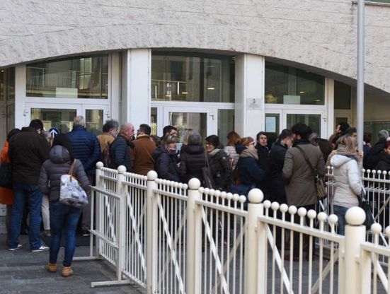 Caso Yara, è il giorno di Bossetti: folla di curiosi in tribunale 