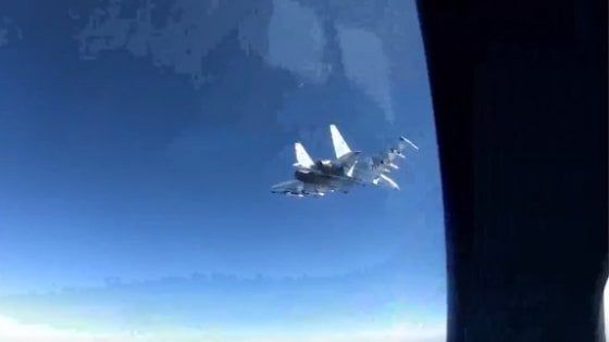 Mediterraneo, in un video la sfida tra un aereo da guerra russo e uno americano
