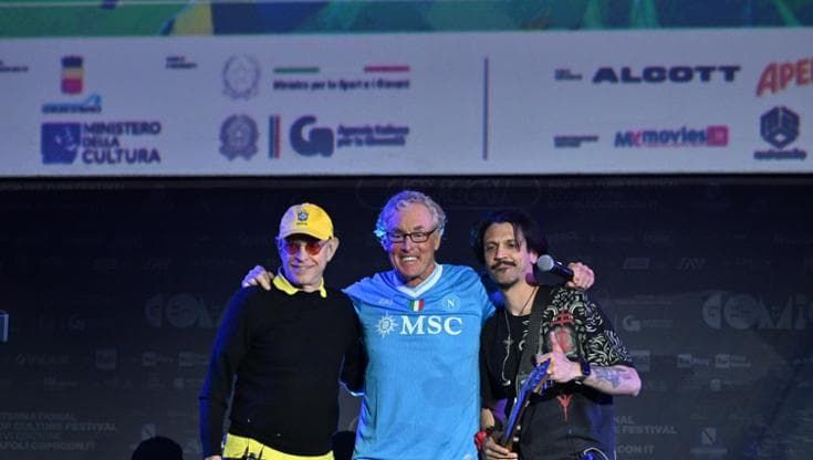 Al Comicon è McGinley show: il dottor Cox di "Scrubs" saluta i fan con la maglia del Napoli