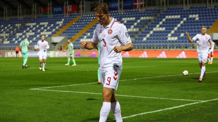 Hojlund non si ferma più, l’attaccante segna 2 gol anche con la Danimarca