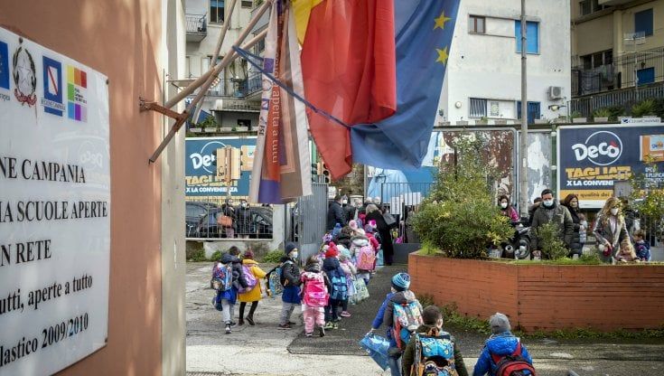 Napoli, scuole chiuse, nuovo ricorso al Tar: chiesto il risarcimento danni per i bambini e le loro famiglie