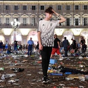 Piazza S.Carlo: “Gas spruzzato in terra perchè la folla si allargasse ma non eravamo i soli” 
