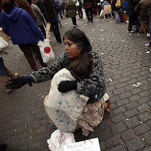 Argentina, povertà in aumento: quattro milioni sono minori
