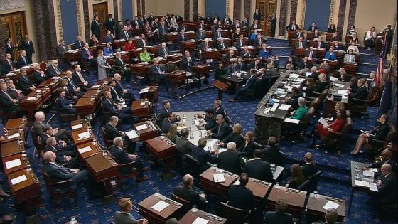 Impeachment, Trump assolto dalle accuse. Il repubblicano Romney vota per la condanna 
