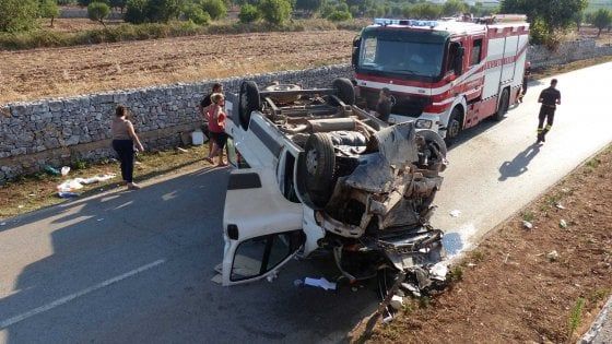 Bari, si ribalta il pulmino delle braccianti di ritorno dai campi: nove ferite