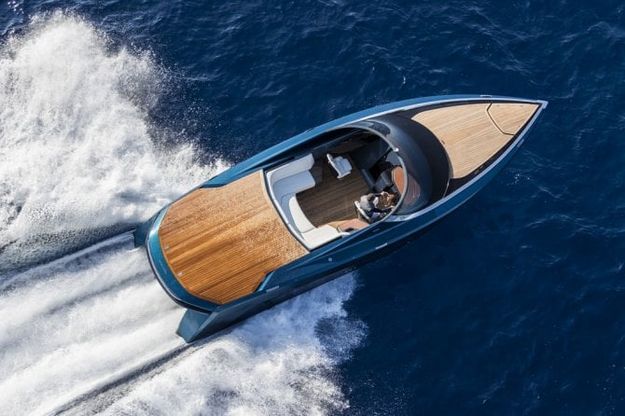 Il primo motoscafo Aston Martin debutta allo Yachts Miami Beach