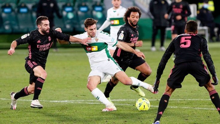Liga: l'Elche ferma il Real, Atletico Madrid da solo in vetta